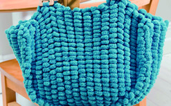 Practical pompon bag