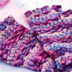 Self-patterning Fingerless Gloves Knitting Pattern