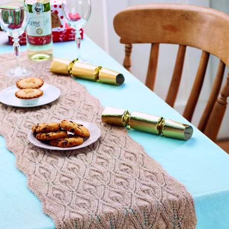 Flame-stitch Christmas table runner Knitting Pattern