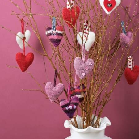 Stash-busting Valentine’s Day hearts Knitting Pattern