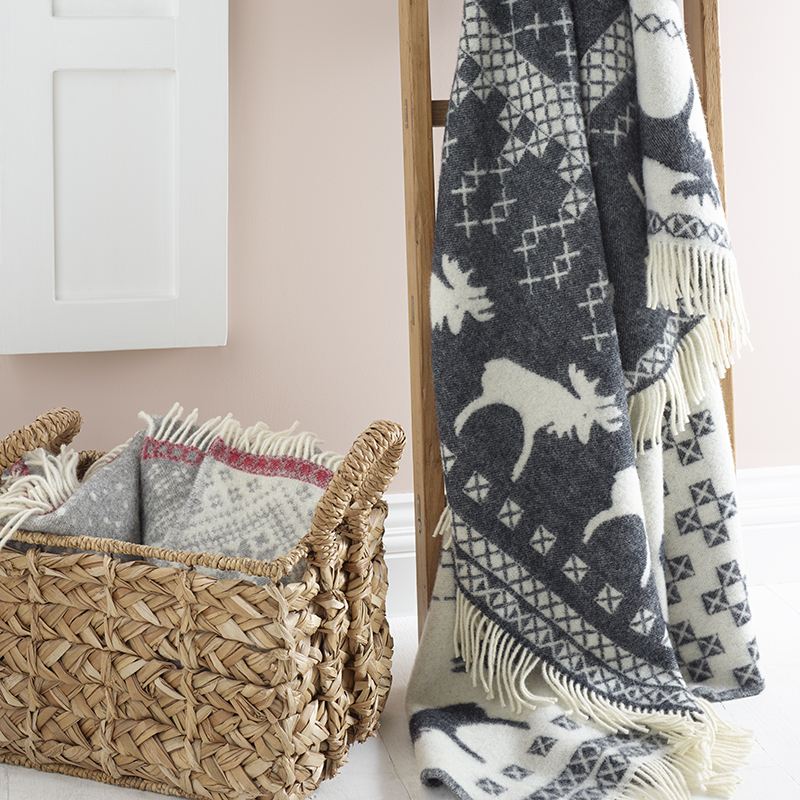 Three woollen blankets to be won! Giveaways Let's Knit Magazine