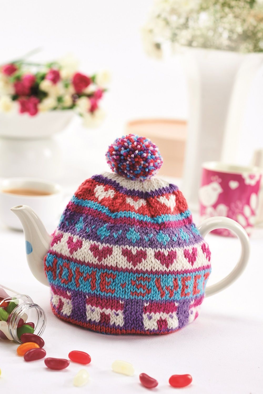 I found a really beautiful teapot cosy. It looks knitted with a thick yarn.  But the pattern says dk yarn with 3 mm crochet hook : r/crochetpatterns