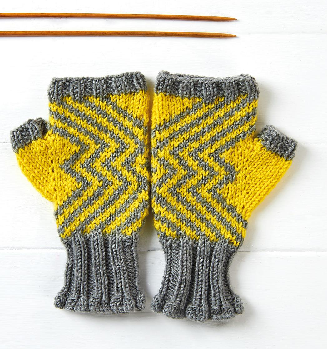 Zigzag Fingerless Mittens | Knitting Patterns | Let's Knit ...