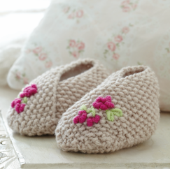 Cross-over Baby Boots Knitting Pattern