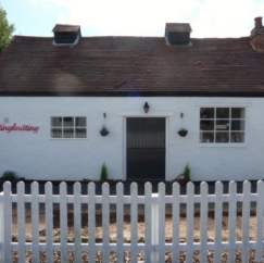 New yarn shop: Sitting Knitting