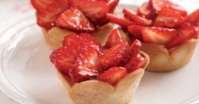 Glazed Strawberry Tarts with Elderflower Cream Knitting Blog