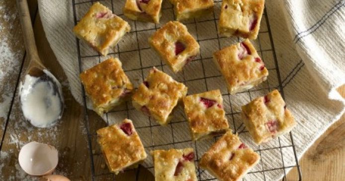 Recipe: Strawberry and macadamia blondies Knitting Blog