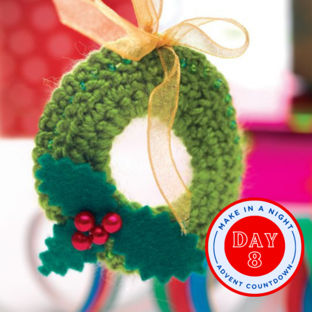Advent Day 8: Mini Crochet Wreath Knitting Pattern