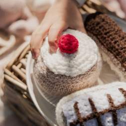 Belgian Buns Crochet Pattern | A Little Bit Crafty Crochet Pattern