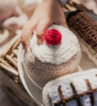 Belgian Buns Crochet Pattern | A Little Bit Crafty Knitting Pattern