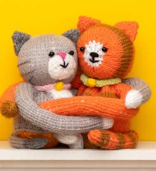 Chocolate Orange Knitted Covers: Cuddling Cats Knitting Pattern Knitting Pattern