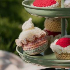 Cupcake Crochet Pattern | A Little Bit Crafty Knitting Pattern