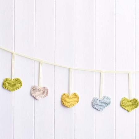 Easy Hearts Bunting Knitting Pattern