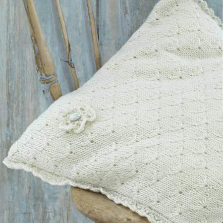 Daisy Cushion Knitting Pattern