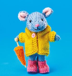 Knitted Mouse in Raincoat