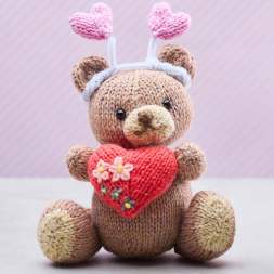 Love Bug Valentine’s Bear Knitting Pattern Knitting Pattern