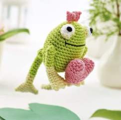 Esmerelda Frog Crochet Pattern