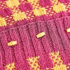 Learn To Knit A Plaid Stitch Tartan Cushion Knitting Pattern