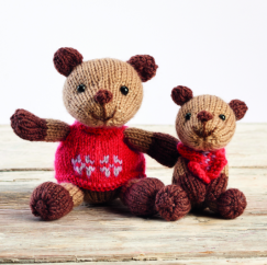 Let’s Knit 175 Cosy Christmas Friends: Bears Knitting Pattern