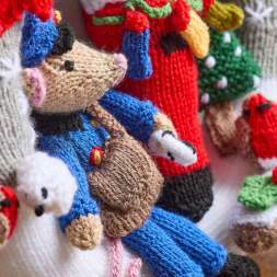 Merry Mailmouse Mini Wreath-Along | Part One Knitting Pattern
