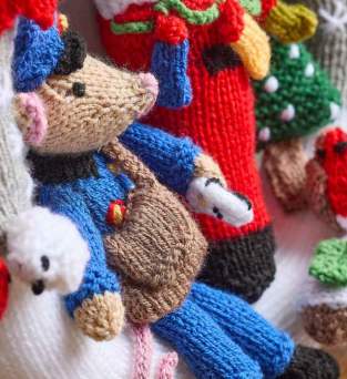 Merry Mailmouse Mini Wreath-Along | Part One Knitting Pattern