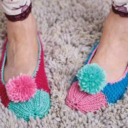 Pom-pom Slippers Knitting Pattern
