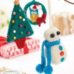Quick Knit Christmas Decorations: Mini Owl Wreath, Snowman & Tree Knitting Pattern