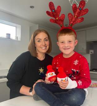 Snowman Chocolate Orange Cover | Cystic Fibrosis Trust Knitting Pattern