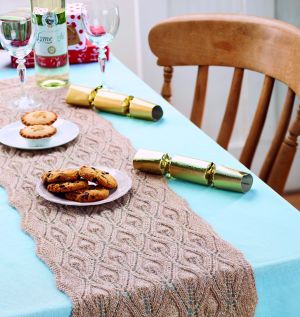 Flame-stitch Christmas table runner
