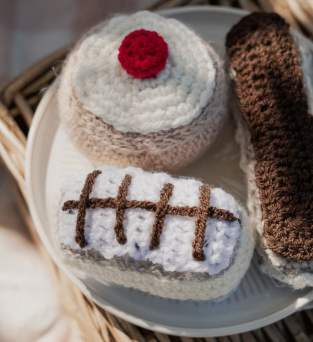 Vanilla Slice Crochet Pattern | A Little Bit Crafty Knitting Pattern