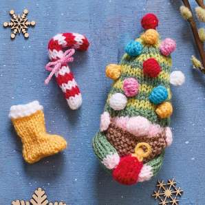 Christmas Gonk (Gnome) Wreath Part Three Knitting Pattern