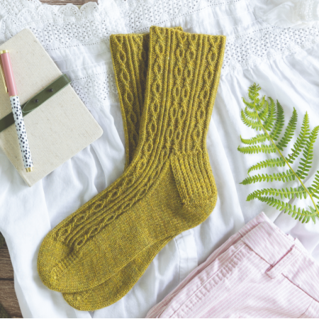 Easy Cable Socks Knitting Pattern