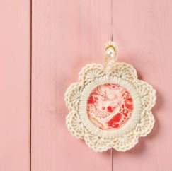 Delicate Crochet Picture Frame Crochet Pattern
