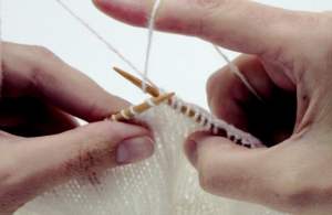 How to strand and weave Fair Isle motifs using both hands-2 - Step 2