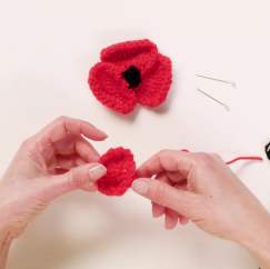 How to Knit a Poppy